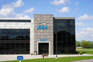 Oshkosh, Wisconsin ABD - 9 Mayıs 2024: Deneysel Uçaklar Derneği EAA binası ve sergi müzesi.