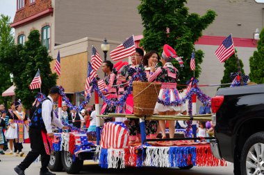 Sheboygan, Wisconsin ABD - 4 Temmuz 2024: 4 Temmuz bayramı boyunca Özgürlük Festivali geçidi.