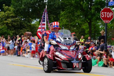 Sheboygan, Wisconsin ABD - 4 Temmuz 2024: 4 Temmuz bayramı boyunca Özgürlük Festivali geçidi.