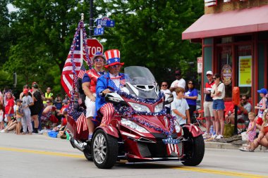 Sheboygan, Wisconsin ABD - 4 Temmuz 2024: 4 Temmuz bayramı boyunca Özgürlük Festivali geçidi.