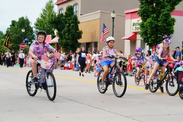 Sheboygan, Wisconsin ABD - 4 Temmuz 2024: 4 Temmuz bayramı boyunca Özgürlük Festivali geçidi.