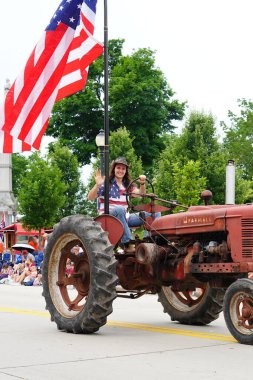 Sheboygan, Wisconsin ABD - 4 Temmuz 2024: 4 Temmuz bayramı boyunca Özgürlük Festivali geçidi.