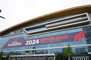 Milwaukee, Wisconsin ABD - 4 Temmuz 2024: Fiserv Forum 2024 RNC, Cumhuriyet Ulusal Kongresi 'nde kullanılıyor.