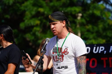 Milwaukee, Wisconsin ABD - 15 Temmuz 2024: Cumhuriyetçi, Donald Trump ve Pro Filistinli protestocular Fiserv Forumu yakınlarındaki Milwaukee, Wisconsin sokaklarında yürüdüler..