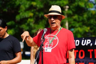 Milwaukee, Wisconsin ABD - 15 Temmuz 2024: Cumhuriyetçi, Donald Trump ve Pro Filistinli protestocular Fiserv Forumu yakınlarındaki Milwaukee, Wisconsin sokaklarında yürüdüler..