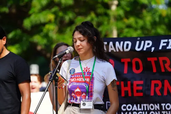 Milwaukee, Wisconsin ABD - 15 Temmuz 2024: Cumhuriyetçi, Donald Trump ve Pro Filistinli protestocular Fiserv Forumu yakınlarındaki Milwaukee, Wisconsin sokaklarında yürüdüler..