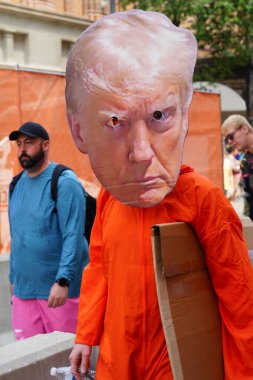 Milwaukee, Wisconsin ABD - 15 Temmuz 2024: Cumhuriyetçi, Donald Trump ve Pro Filistinli protestocular Fiserv Forumu yakınlarındaki Milwaukee, Wisconsin sokaklarında yürüdüler..
