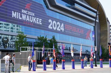 Milwaukee, Wisconsin ABD - 4 Temmuz 2024: Fiserv Forum 2024 RNC, Cumhuriyet Ulusal Kongresi 'nde kullanılıyor.