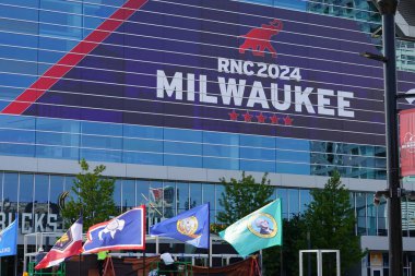 Milwaukee, Wisconsin ABD - 4 Temmuz 2024: Fiserv Forum 2024 RNC, Cumhuriyet Ulusal Kongresi 'nde kullanılıyor.