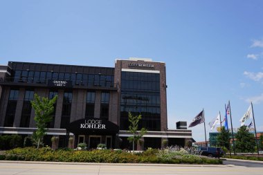 Green Bay, Wisconsin ABD - 4 Ağustos 2024: Lodge Kohler Süslü Oteli Green Bay Packers Lambeau Field 'ın karşısında faaliyet gösteriyor..
