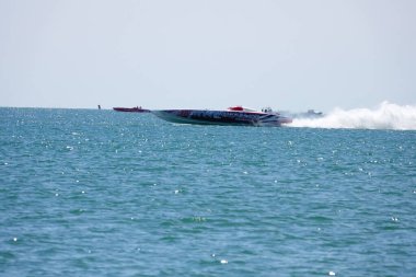 Sheboygan, Wisconsin ABD - 11 Ağustos 2024: Michigan Gölü 'nde yüksek sürat tekneleri gezdi.