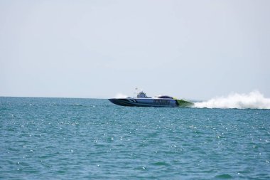 Sheboygan, Wisconsin ABD - 11 Ağustos 2024: Michigan Gölü 'nde yüksek sürat tekneleri gezdi.