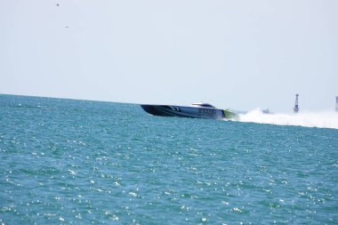 Sheboygan, Wisconsin ABD - 11 Ağustos 2024: Michigan Gölü 'nde yüksek sürat tekneleri gezdi.