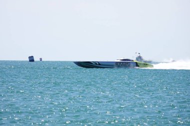 Sheboygan, Wisconsin ABD - 11 Ağustos 2024: Michigan Gölü 'nde yüksek sürat tekneleri gezdi.