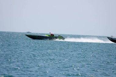 Sheboygan, Wisconsin ABD - 11 Ağustos 2024: Michigan Gölü 'nde yüksek sürat tekneleri gezdi.