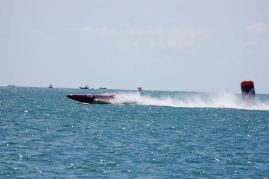 Sheboygan, Wisconsin ABD - 11 Ağustos 2024: Michigan Gölü 'nde yüksek sürat tekneleri gezdi.