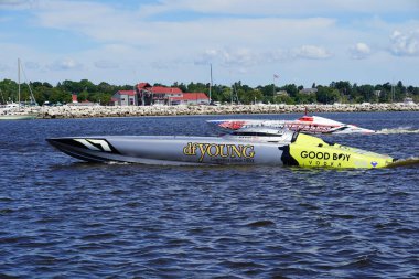 Sheboygan, Wisconsin ABD - 11 Ağustos 2024: Michigan Gölü 'nde yüksek sürat tekneleri gezdi.