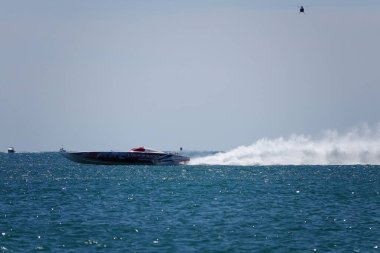 Sheboygan, Wisconsin ABD - 11 Ağustos 2024: Michigan Gölü 'nde yüksek sürat tekneleri gezdi.