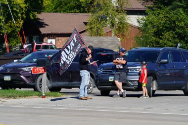 Prairie du Chien, Wisconsin ABD - 28 Eylül 2024: Donald Trump ve JD Vance Destekçileri başkanlık adaylarını desteklemek için bir kampanya mitingine geldiler.