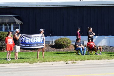 Prairie du Chien, Wisconsin ABD - 28 Eylül 2024: Donald Trump ve JD Vance Destekçileri başkanlık adaylarını desteklemek için bir kampanya mitingine geldiler.