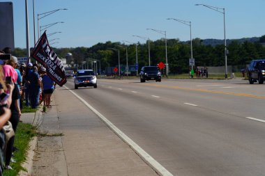 Prairie du Chien, Wisconsin ABD - 28 Eylül 2024: Donald Trump ve JD Vance Destekçileri başkanlık adaylarını desteklemek için bir kampanya mitingine geldiler.