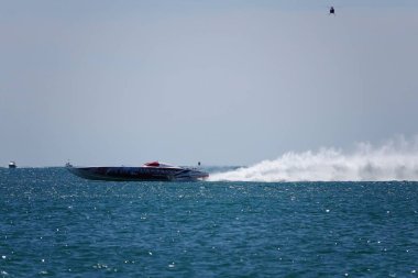 Sheboygan, Wisconsin ABD - 11 Ağustos 2024: Michigan Gölü 'nde yüksek sürat tekneleri gezdi.