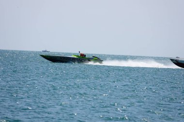 Sheboygan, Wisconsin ABD - 11 Ağustos 2024: Michigan Gölü 'nde yüksek sürat tekneleri gezdi.