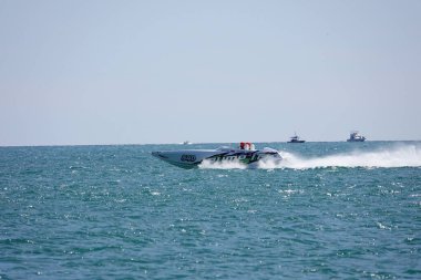 Sheboygan, Wisconsin ABD - 11 Ağustos 2024: Michigan Gölü 'nde yüksek sürat tekneleri gezdi.