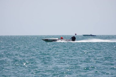 Sheboygan, Wisconsin ABD - 11 Ağustos 2024: Michigan Gölü 'nde yüksek sürat tekneleri gezdi.