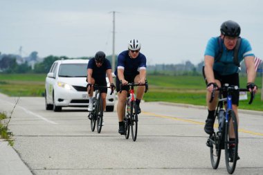 Fond du Lac, Wisconsin USA - 18 Ağustos 2024: Sabahın erken saatlerinde bisiklet sürmek.