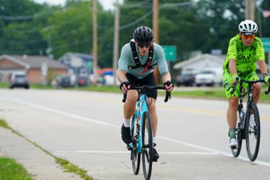 Fond du Lac, Wisconsin USA - 18 Ağustos 2024: Sabahın erken saatlerinde bisiklet sürmek.