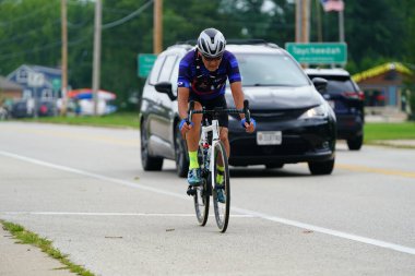 Fond du Lac, Wisconsin USA - 18 Ağustos 2024: Sabahın erken saatlerinde bisiklet sürmek.