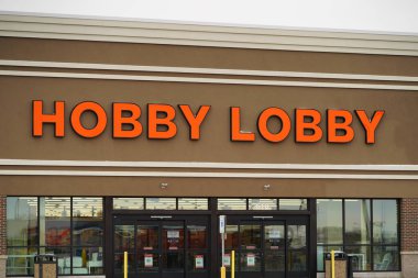 Fond du Lac, Wisconsin USA - 18 Mart 2025: Turuncu Hobi Lobi Mağazası Toplum Reklamcılığı İlanı.