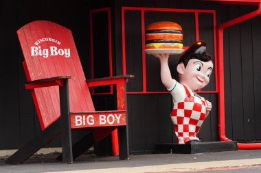 Wisconsin Dells, Wisconsin ABD - 5 Nisan 2025: Big Boy Hamburger restoranı halka hizmet veriyor.