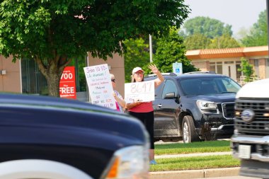 Los Angeles, ca - usa - Haziran 0 4 4 2 0 0: Protestocular Los Angeles mitinginde toplandı, ca.