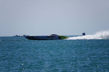 Sheboygan, Wisconsin ABD - 11 Ağustos 2024: Michigan Gölü 'nde yüksek sürat tekneleri gezdi.