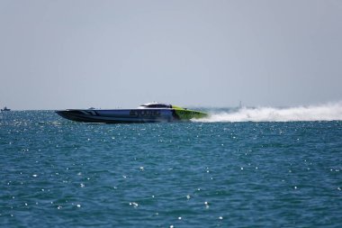 Sheboygan, Wisconsin ABD - 11 Ağustos 2024: Michigan Gölü 'nde yüksek sürat tekneleri gezdi.