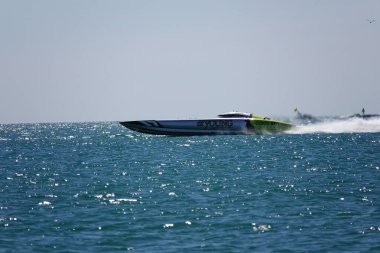 Sheboygan, Wisconsin ABD - 11 Ağustos 2024: Michigan Gölü 'nde yüksek sürat tekneleri gezdi.