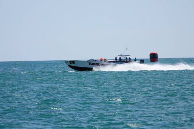 Sheboygan, Wisconsin ABD - 11 Ağustos 2024: Michigan Gölü 'nde yüksek sürat tekneleri gezdi.