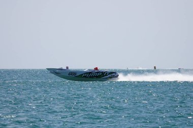 Sheboygan, Wisconsin ABD - 11 Ağustos 2024: Michigan Gölü 'nde yüksek sürat tekneleri gezdi.