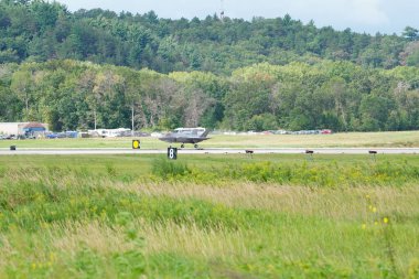 Douglas Kampı, Wisconsin ABD - 9 Ağustos 2024: Birleşik Devletler Hava Kuvvetleri savaş uçakları F-35 ve F-16, Kuzey Işıklı Savaş tatbikatı sırasında Volk Hava Sahası 'na iniş yaptı..