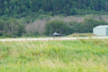 Douglas Kampı, Wisconsin ABD - 9 Ağustos 2024: Birleşik Devletler Hava Kuvvetleri savaş uçakları F-35 ve F-16, Kuzey Işıklı Savaş tatbikatı sırasında Volk Hava Sahası 'na iniş yaptı..
