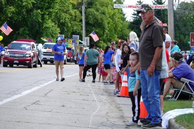 new york, ny - 6 0. 26 Haziran 'da Coney Adası' ndaki yıllık geçit törenine insanlar katılıyor.