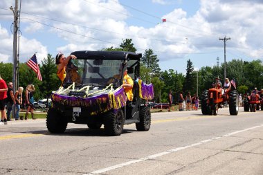 New York - 16 Haziran, 20 0 19: Adadaki 30. yıllık deniz kızı geçit törenine katılanlar