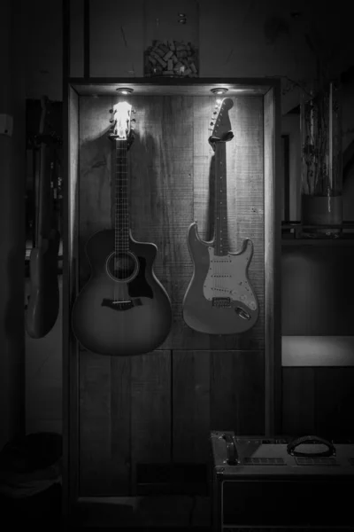 Wall Hang Electric Guitar Acoustic Guitar — Stock Photo, Image