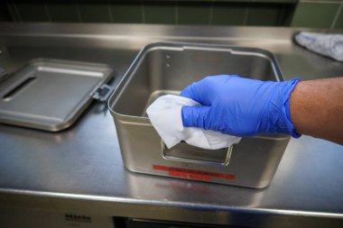  Enstrüman kabı dezenfektanla temizlenmiş.