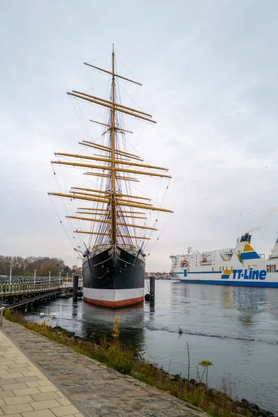 Statek Piotruś Pan Wpłynął Portu Luebeck Travemuende Nad Bałtykiem — Zdjęcie stockowe