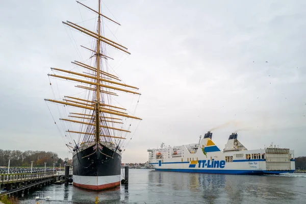 Peter Pan Hajó Belép Luebeck Travemuende Kikötőjébe Balti Tengeren — Stock Fotó