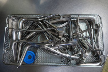 Birçok farklı jinekolojik spekülasyon temizlenmiş ve dezenfekte edilmiştir.