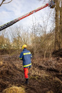 Members of the THW technical relief organization during an operation